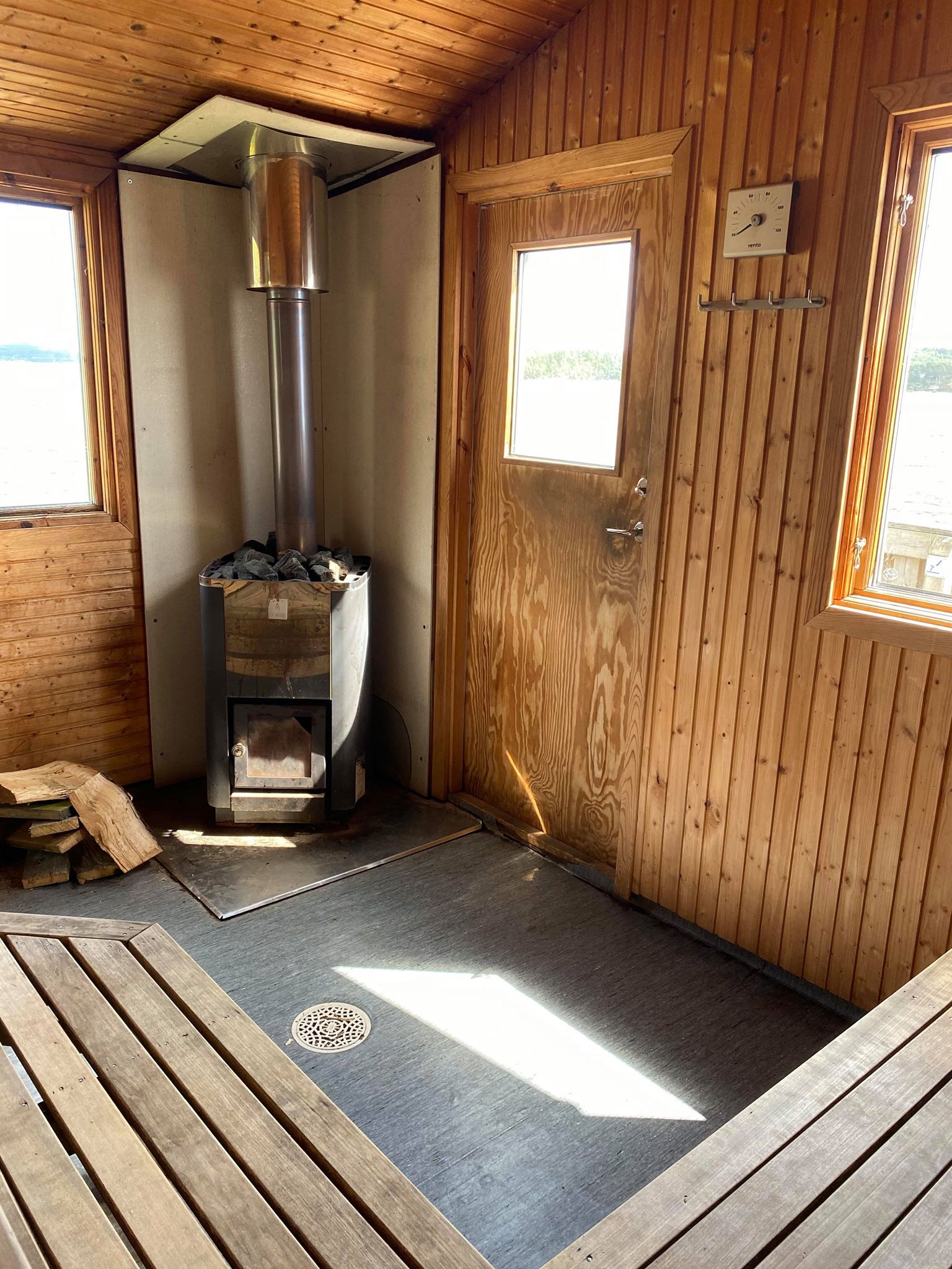 Inne i bastun på Jönsholmen